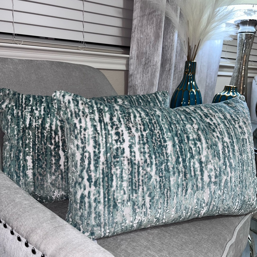 1-NWT CALDEIRA CUT VELVET DESIGN DECORATIVE PILLOW Read description for details